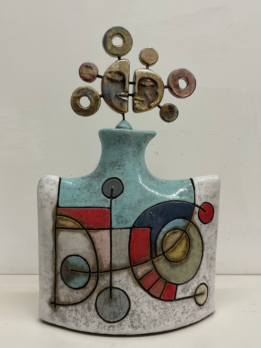 Scatola in ceramica con due volti per custodire i ricordi