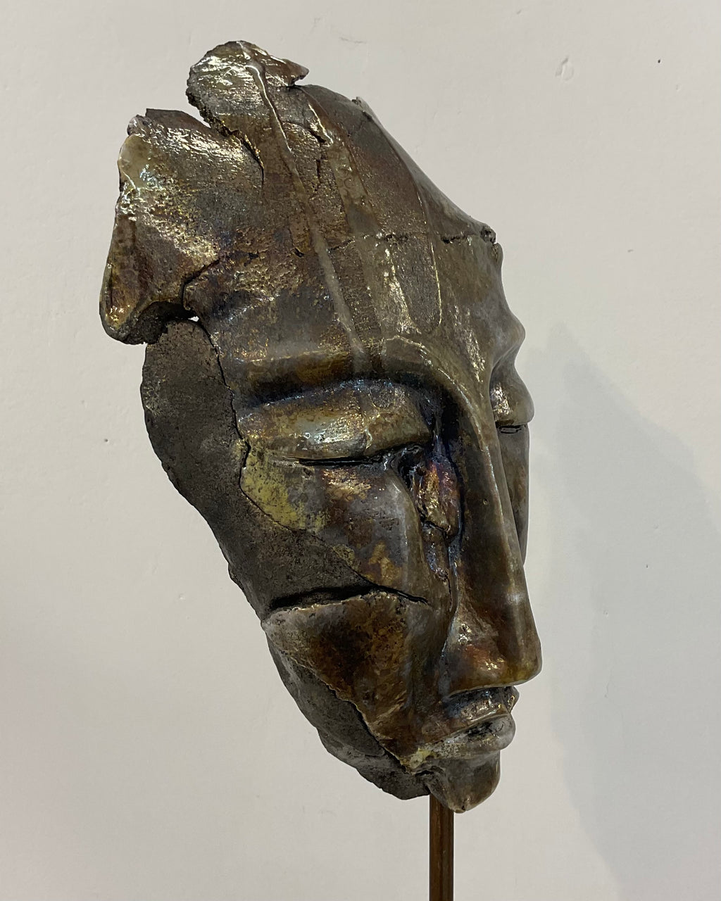Maschera II ceramica raku - vista laterale sinistra